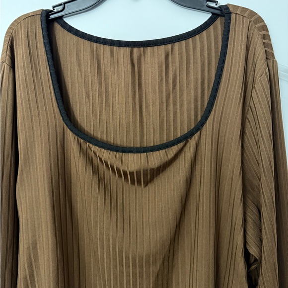 SHEIN Brown Ribbed Long Sleeve Blouse with ruching on the sides EUC - Picture 4 of 8